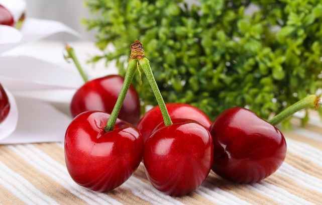 有什么皮肤美白的好方法呢? 有什么皮肤美白的好方法呢?