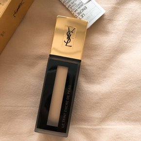 你只知道ysl超模粉底液吗?羽毛墨水粉底液更值得一试 你只知道ysl超模粉底液吗?羽毛墨水粉底液更值得一试