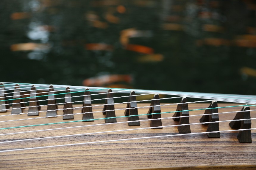 古筝初学者应该如何挑选适合自己的古筝 古筝初学者应该如何挑选适合自己的古筝