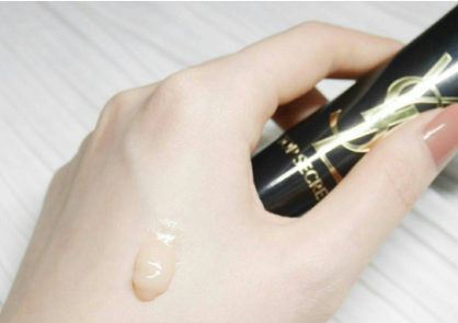 ysl妆前乳有两个颜色吗？好用吗？