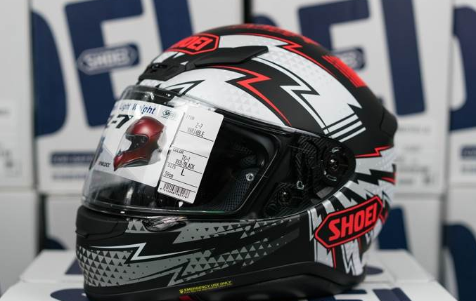 出门安全不能丢 骑行头盔要牢戴 出门安全不能丢 骑行头盔要牢戴