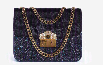 小ck的包包一般多少钱?谁能推荐一款? 小ck的包包一般多少钱?谁能推荐一款?