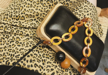 ur包包质量如何?谁能介绍一款? ur包包质量如何?谁能介绍一款?