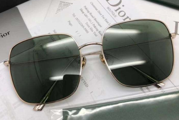 dior墨镜网红款？价格是多少？