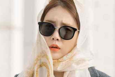 触及真心女主墨镜?谁能介绍一下啊? 触及真心女主墨镜?谁能介绍一下啊?