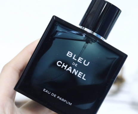 chanel蔚蓝男士香水女生能用吗?味道好闻吗? chanel蔚蓝男士香水女生能用吗?味道好闻吗?