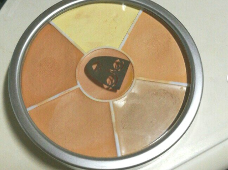 歌剧魅影遮瑕盘色号？优缺点呢？