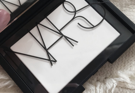 定妆怎么选?nars透明蜜粉饼好用吗? 定妆怎么选?nars透明蜜粉饼好用吗?