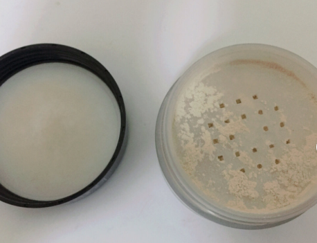 Laura mercier散粉VSNars裸光蜜粉饼?哪个更好用? Laura mercier散粉VSNars裸光蜜粉饼?哪个更好用?