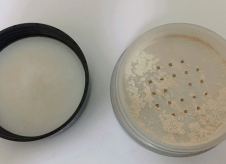 罗拉散粉和nars蜜粉饼哪个好?推荐吗? 罗拉散粉和nars蜜粉饼哪个好?推荐吗?