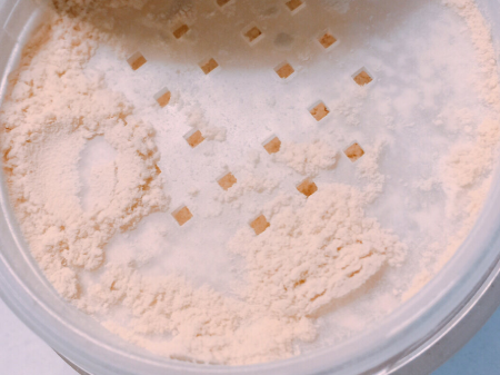 罗拉柔光透明蜜粉散粉好用吗?优缺点? 罗拉柔光透明蜜粉散粉好用吗?优缺点?