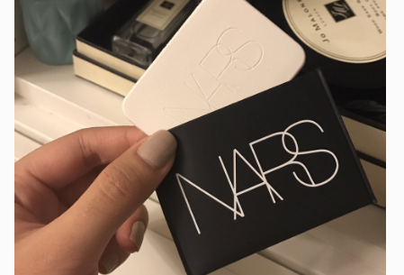 nars蜜粉和纪梵希散粉对比？哪个更好用？