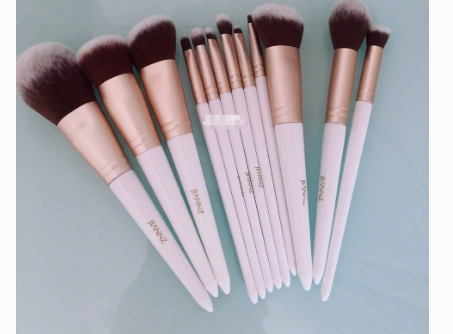 哪个牌子化妆刷性价比高?刷毛是什么材质? 哪个牌子化妆刷性价比高?刷毛是什么材质?