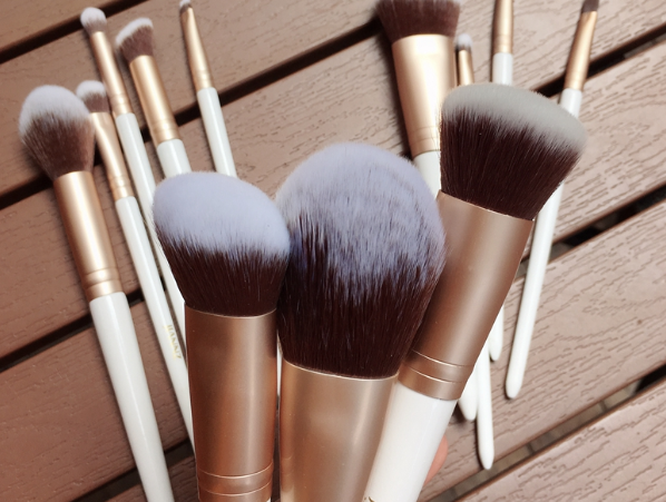 哪个牌子化妆刷性价比高?刷毛是什么材质? 哪个牌子化妆刷性价比高?刷毛是什么材质?