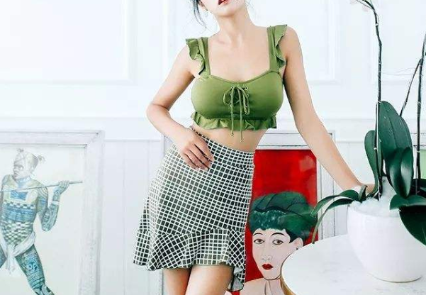 泳衣怎么选款式?谁能推荐几家店铺? 泳衣怎么选款式?谁能推荐几家店铺?