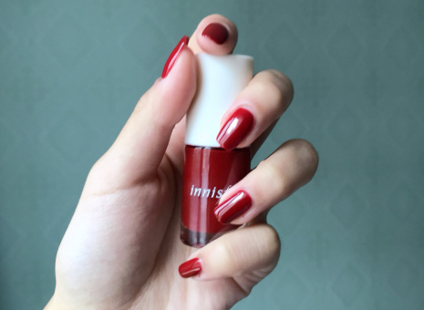 悦诗风吟指甲油96多少钱？颜色好看吗？