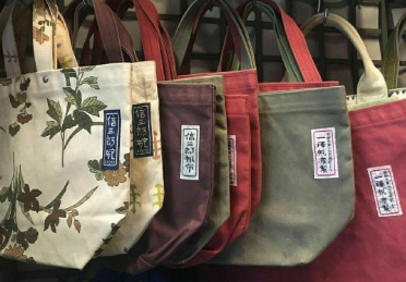 一泽信三郎帆布包地址?价格大概是多少? 一泽信三郎帆布包地址?价格大概是多少?