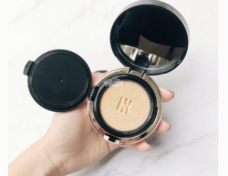 hera黑气垫色号?比阿玛尼红气垫更好? hera黑气垫色号?比阿玛尼红气垫更好?