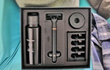 焕醒电动剃须刀怎样?容易使用吗? 焕醒电动剃须刀怎样?容易使用吗?