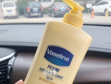 凡士林身体乳轻薄吗?很滋润吗? 凡士林身体乳轻薄吗?很滋润吗?