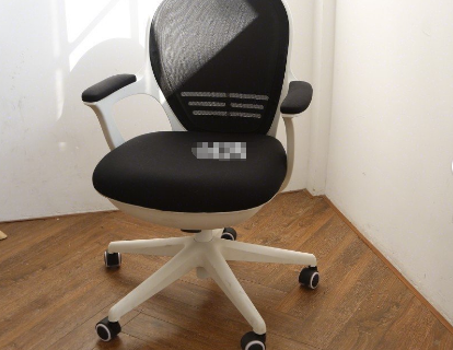 黑白调蛋壳椅质量好吗?坐着软吗? 黑白调蛋壳椅质量好吗?坐着软吗?