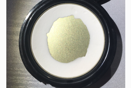 make up forever HD蜜粉饼好用吗？上脸假白吗？