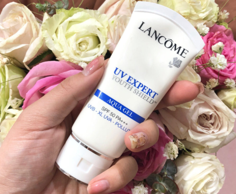 兰蔻小白管防晒霜油吗?后续上妆搓泥吗? 兰蔻小白管防晒霜油吗?后续上妆搓泥吗?