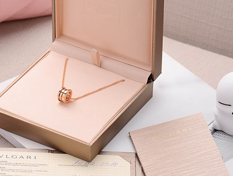 宝格丽的弹簧项链黄金的还是玫瑰金的好看?价格是多少? 宝格丽的弹簧项链黄金的还是玫瑰金的好看?价格是多少?