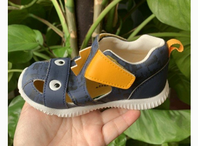 宝宝凉鞋哪个牌子好？谁能推荐一款穿起来舒适的？