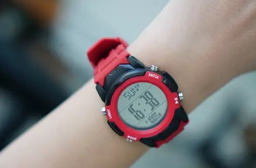 4按键sport电子表说明？谁能介绍一下D1 Sport手表？