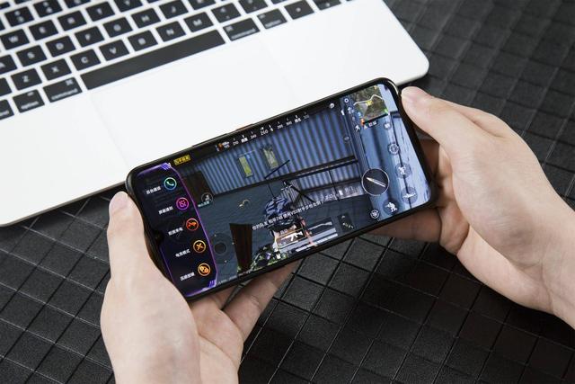 真忍不住,618提前下手!拿下iQOO武士黑,到货上手两字——真香 真忍不住,618提前下手!拿下iQOO武士黑,到货上手两字——真香