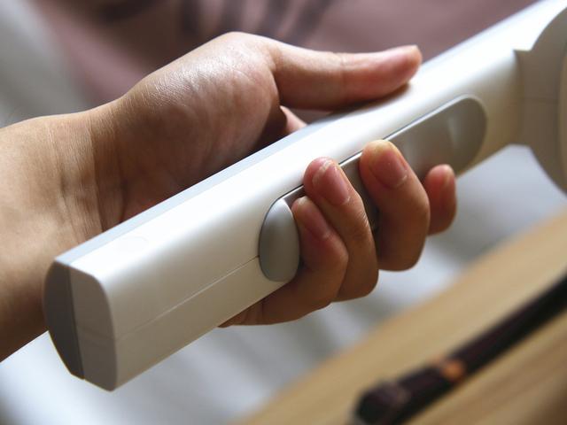 老表买了个小米有品上299的：德尔玛环吸背式吸尘器