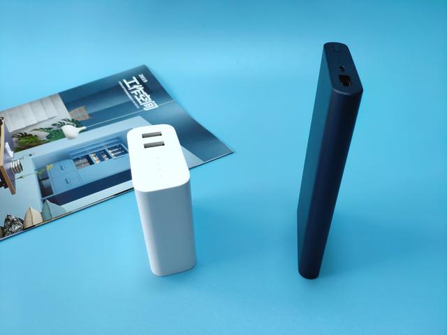 小米二合一移动电源,即是移动电源也是充电器,实属出行必备良 小米二合一移动电源,即是移动电源也是充电器,实属出行必备良