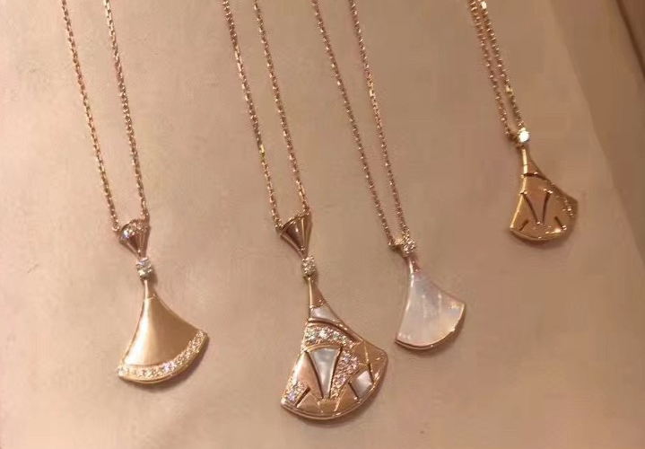 宝格丽扇子项链哪个颜色好?谁能介绍一下? 宝格丽扇子项链哪个颜色好?谁能介绍一下?