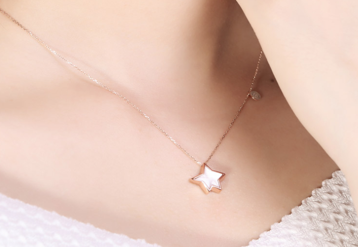 小王子项链哪里的牌子?谁能介绍一下? 小王子项链哪里的牌子?谁能介绍一下?