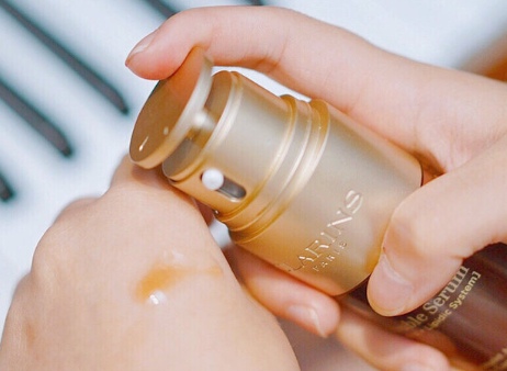 娇韵诗双萃精华功效?上脸会觉得油吗? 娇韵诗双萃精华功效?上脸会觉得油吗?