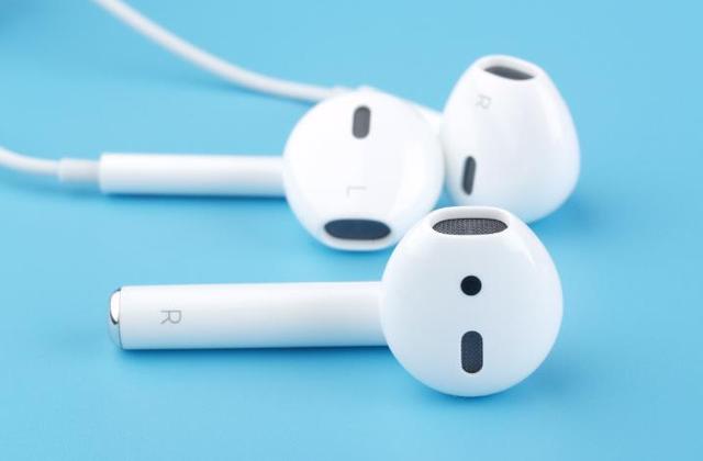 iPhone标配的耳机,到底处于什么档次?苹果卖得贵其实有道理 iPhone标配的耳机,到底处于什么档次?苹果卖得贵其实有道理