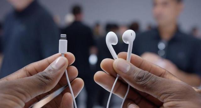 iPhone标配的耳机,到底处于什么档次?苹果卖得贵其实有道理 iPhone标配的耳机,到底处于什么档次?苹果卖得贵其实有道理