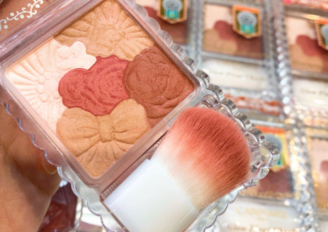 日本井田花瓣雕刻腮红怎么样?新品10号色好看吗? 日本井田花瓣雕刻腮红怎么样?新品10号色好看吗?