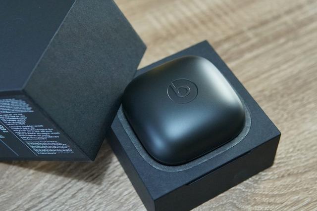 真机开箱：POWER BEATS PRO，支持语音唤醒Siri，左右耳独立使用