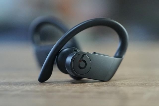 真机开箱：POWER BEATS PRO，支持语音唤醒Siri，左右耳独立使用