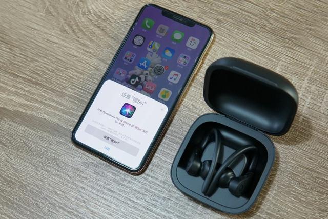 真机开箱：POWER BEATS PRO，支持语音唤醒Siri，左右耳独立使用
