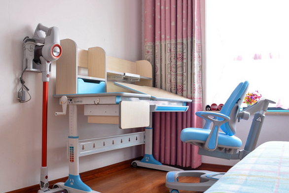 黑白调的儿童桌椅怎么样?黑白调儿童学习桌有什么优点? 黑白调的儿童桌椅怎么样?黑白调儿童学习桌有什么优点?