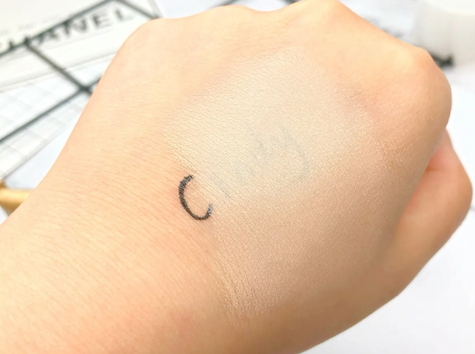 黛玛蔻遮瑕怎么样?质地很干吗? 黛玛蔻遮瑕怎么样?质地很干吗?