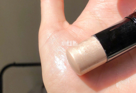 香奈儿高光棒使用方法?上脸好看吗? 香奈儿高光棒使用方法?上脸好看吗?