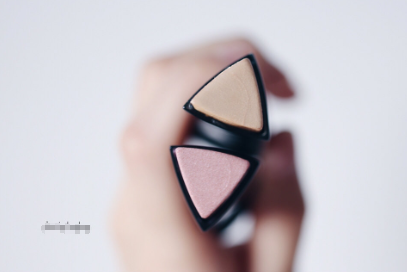 hourglass高光棒色号?上脸光泽度好吗? hourglass高光棒色号?上脸光泽度好吗?