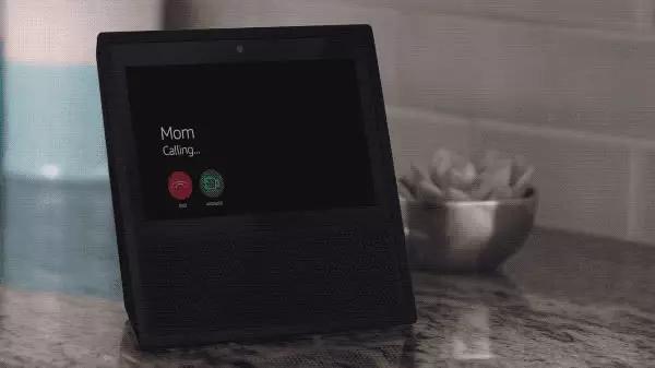 Echo Show 5 对比联想智能时钟 哪款更适合你的卧室 Echo Show 5 对比联想智能时钟 哪款更适合你的卧室