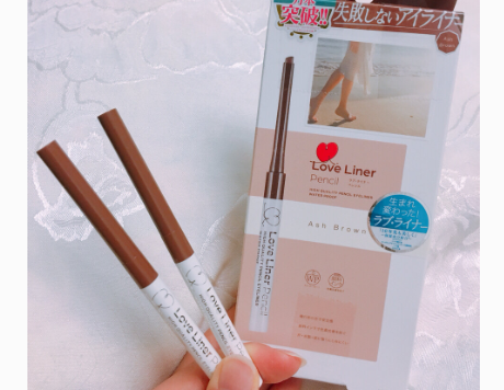 canmake眼线笔收不回去?容易晕妆吗? canmake眼线笔收不回去?容易晕妆吗?