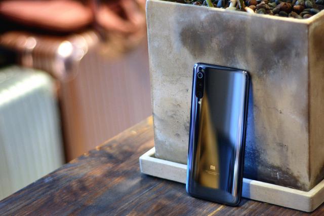 小米家两款手机摆在眼前:女朋友选择了小米9,而我选了它 小米家两款手机摆在眼前:女朋友选择了小米9,而我选了它