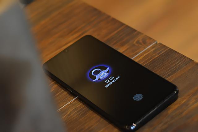 小米家两款手机摆在眼前:女朋友选择了小米9,而我选了它 小米家两款手机摆在眼前:女朋友选择了小米9,而我选了它